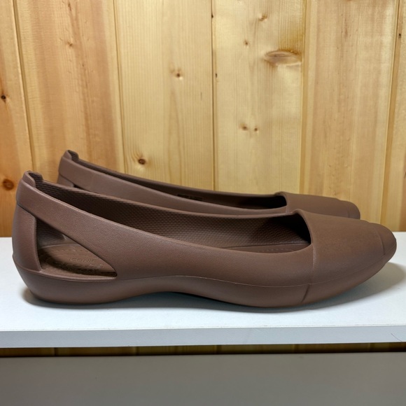 Crocs 202811 Sienna Flats Sz 8 Brown Slip On Ballet Flat Neutral Casual Comfort - Picture 2 of 15